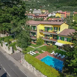 https://residence-il-cedro-malcesine.hotelinveneto.com